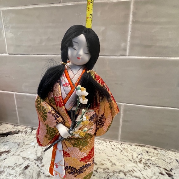 Beautiful 12" geisha doll figurine‎ - Picture 3 of 4